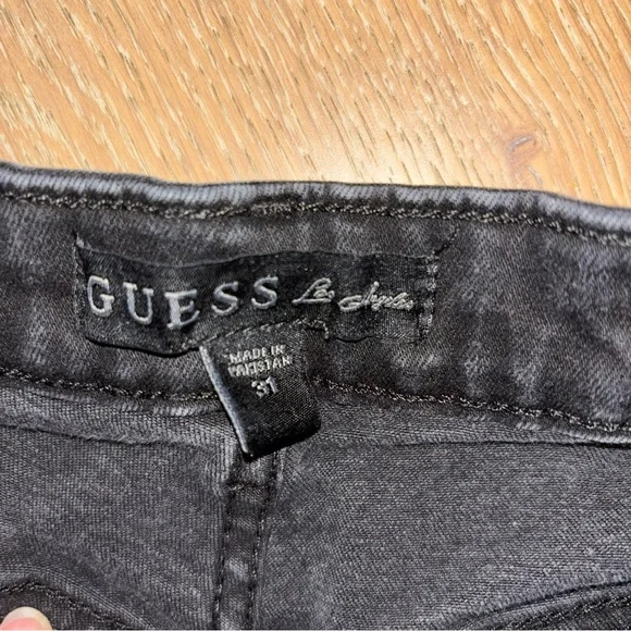 Guess Los Angeles Shorts with Floral Embroidery Size 31 - Picture 3 of 7